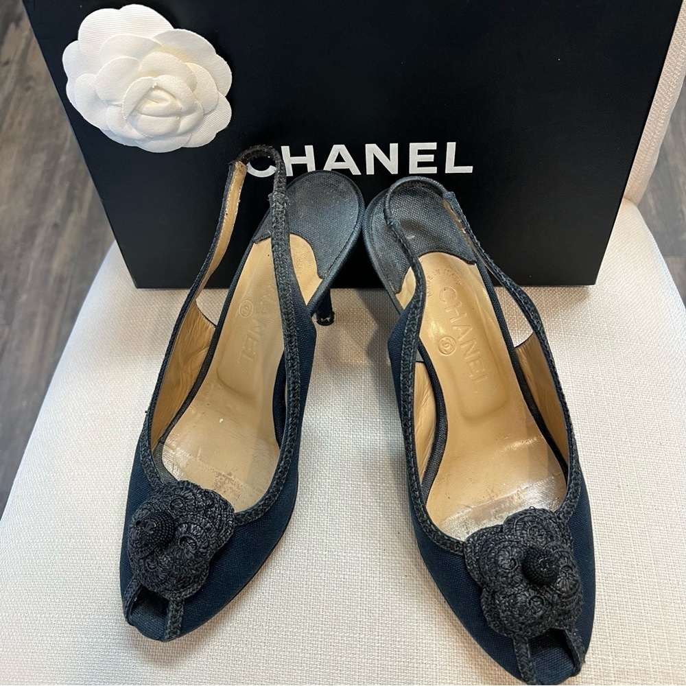 Chanel Vtg CC Logo Black Slingback Camelia Raffia Heels Peep Toe Shoes Y2W 8 - Picture 9 of 17